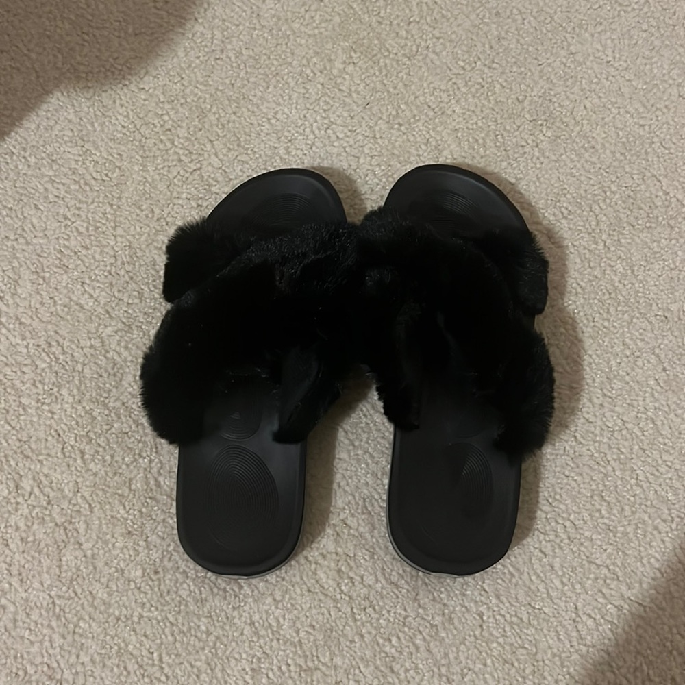 COFACE Size 8 Women’s Black Fluffy Slides